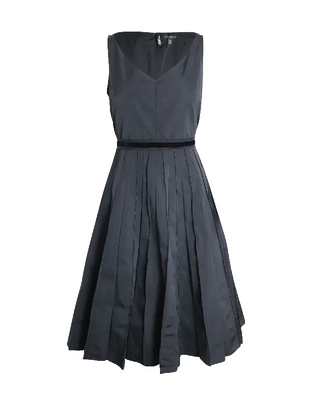 Women's Shirt Collar DressesMarc Jacobs Pleated Sleeveless Dress in Black Polyester