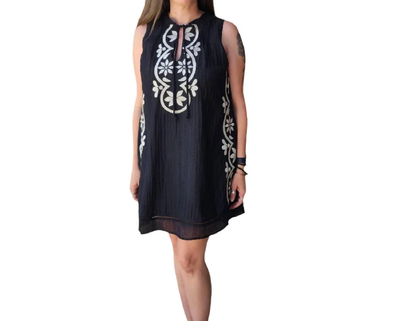 Women's Cap-Sleeve DressesSleeveless Embroidered Dress W/neck Tie In Black