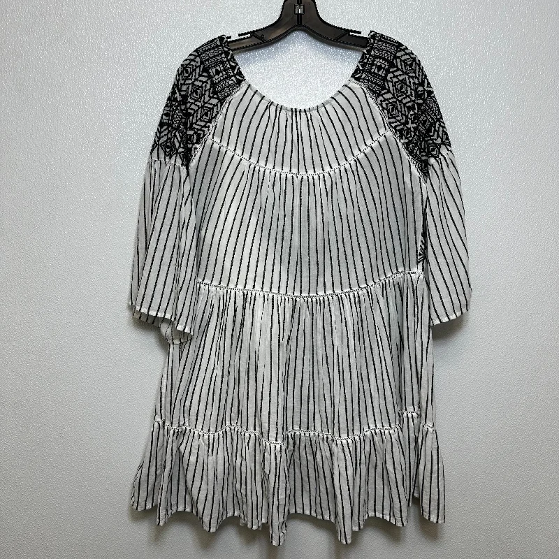 Women's Blouse with Narrow CollarTunic 3/4 Sleeve By Free People In Black White, Size: M